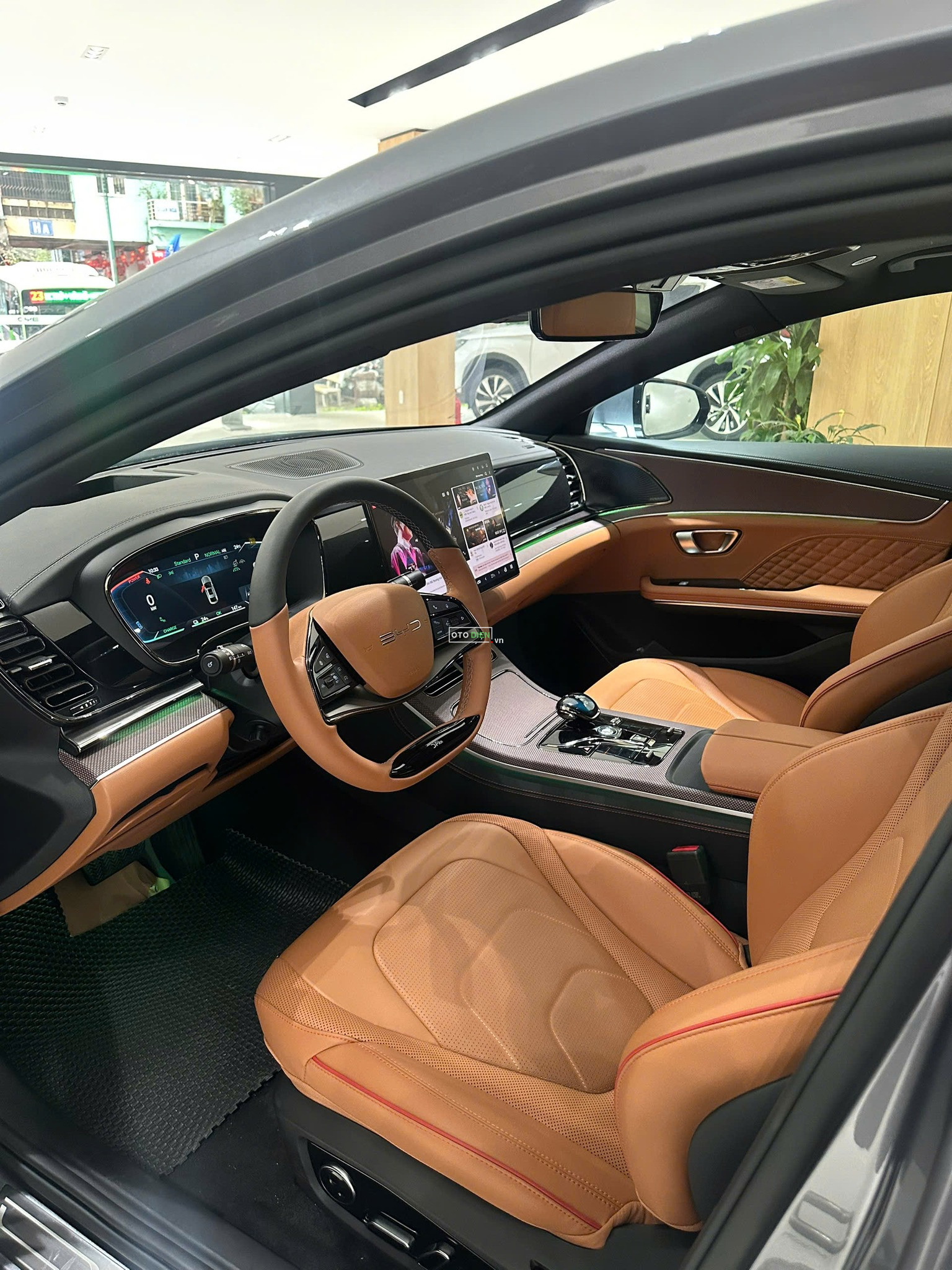 Khoang lái của BYD Han
