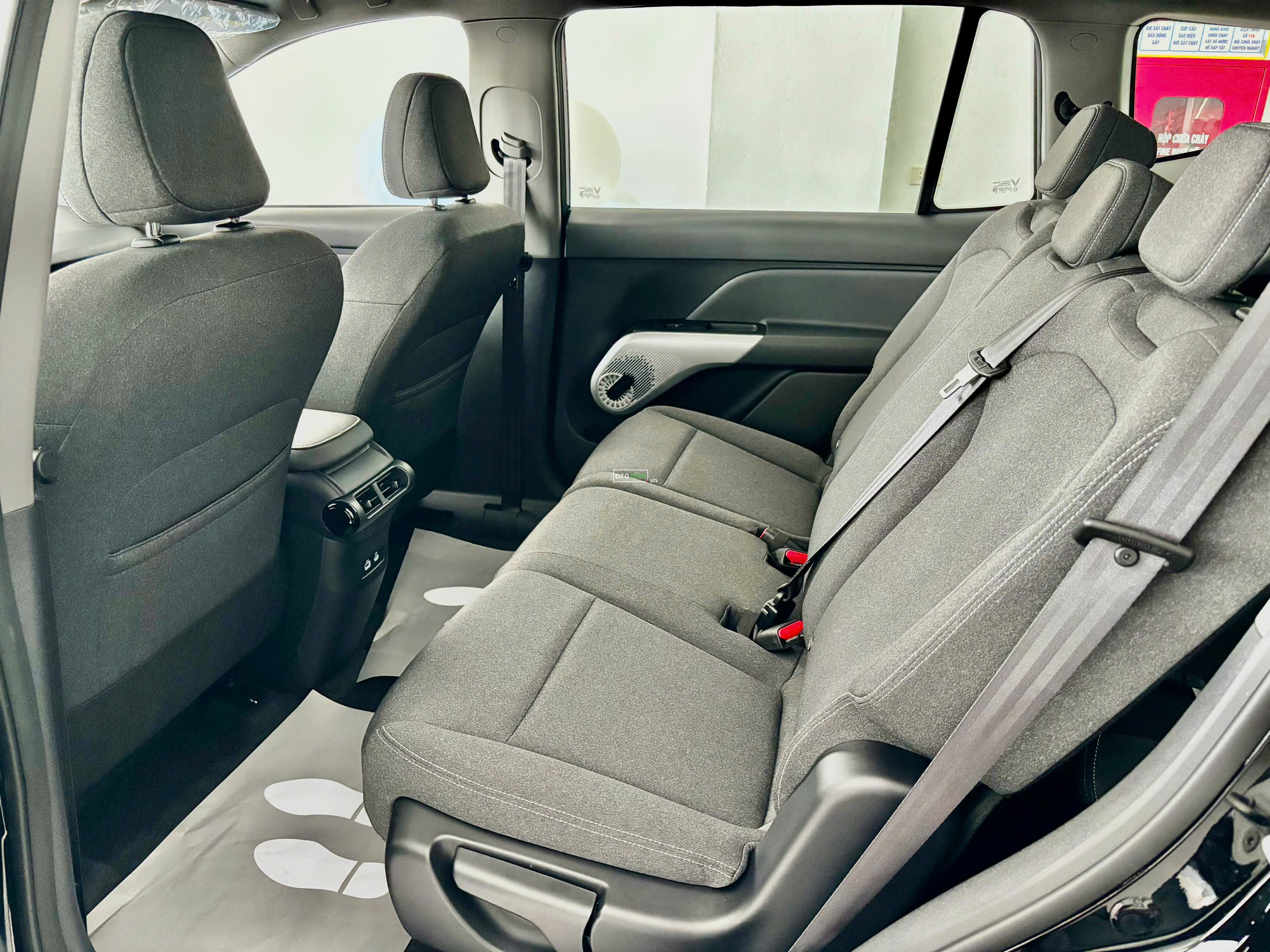 Hàng ghế sau của VinFast Limo Green