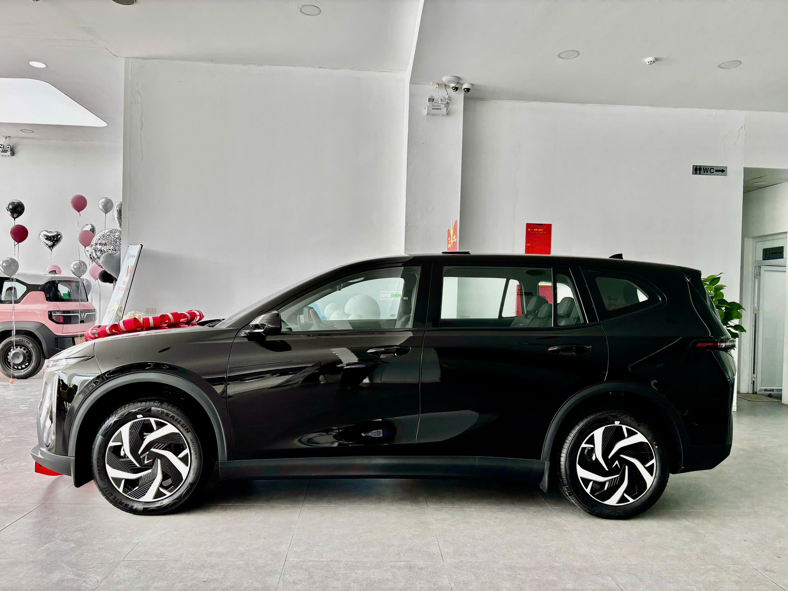 Hình ảnh thân xe VinFast Limo Green