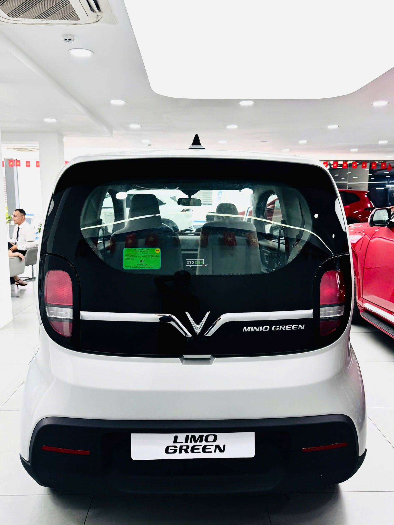 Hình ảnh đuôi xe VinFast Minio Green