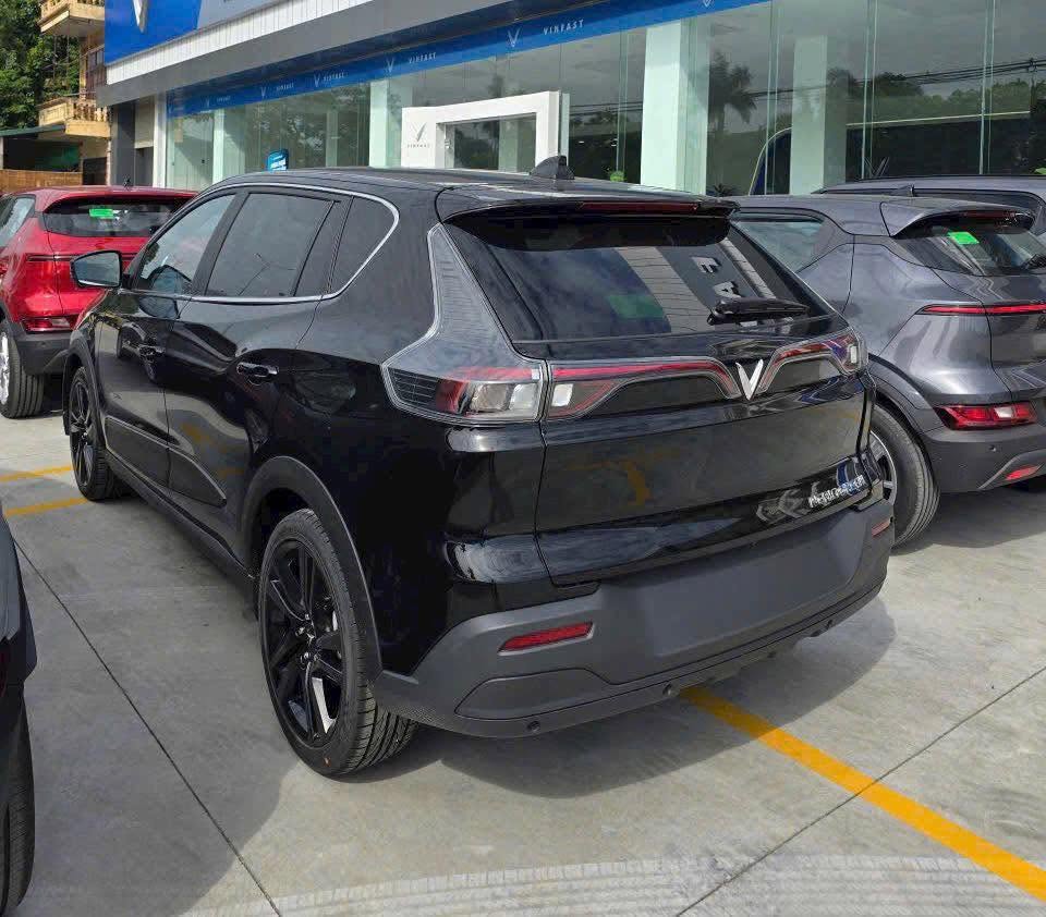 Hình ảnh đuôi xe VinFast Nerio Green