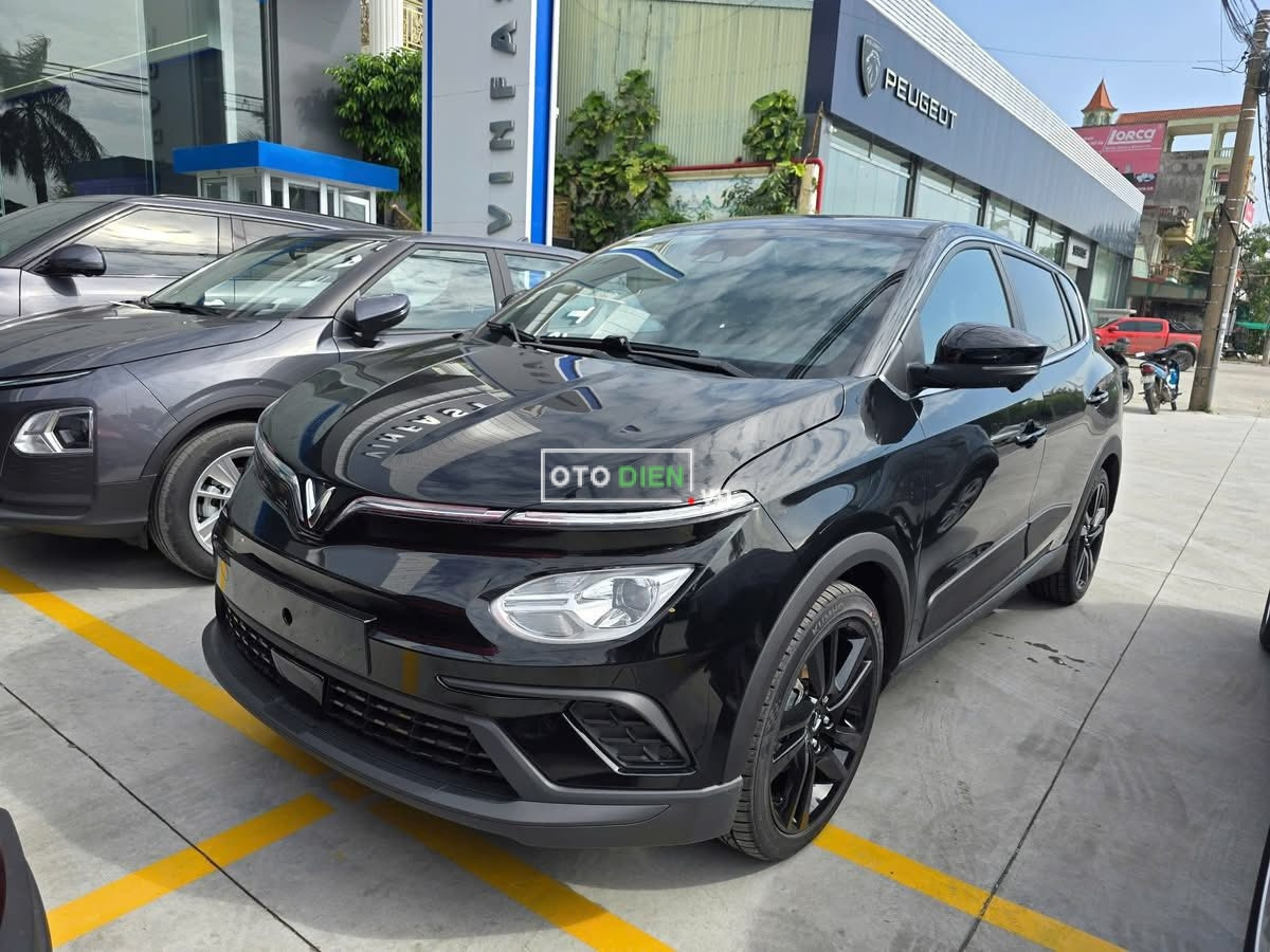 Hình ảnh thân xe VinFast Nerio Green