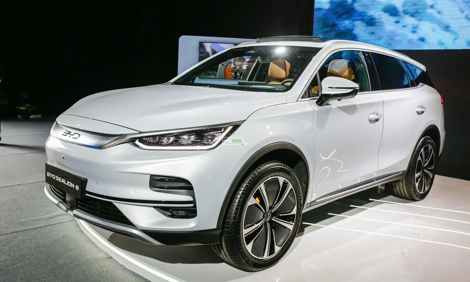 BYD Sealion 8