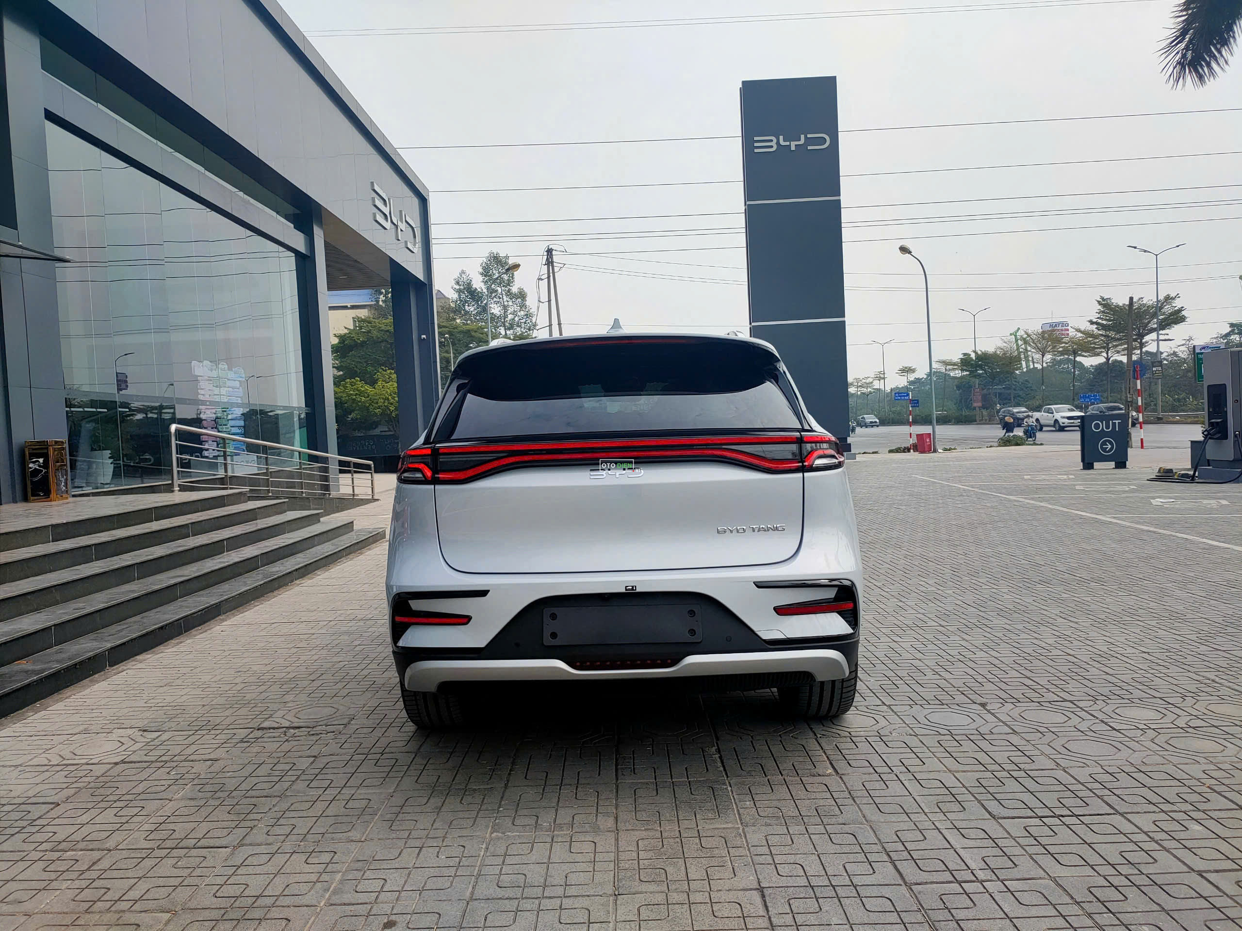 Hình ảnh đuôi xe BYD Sealion 8