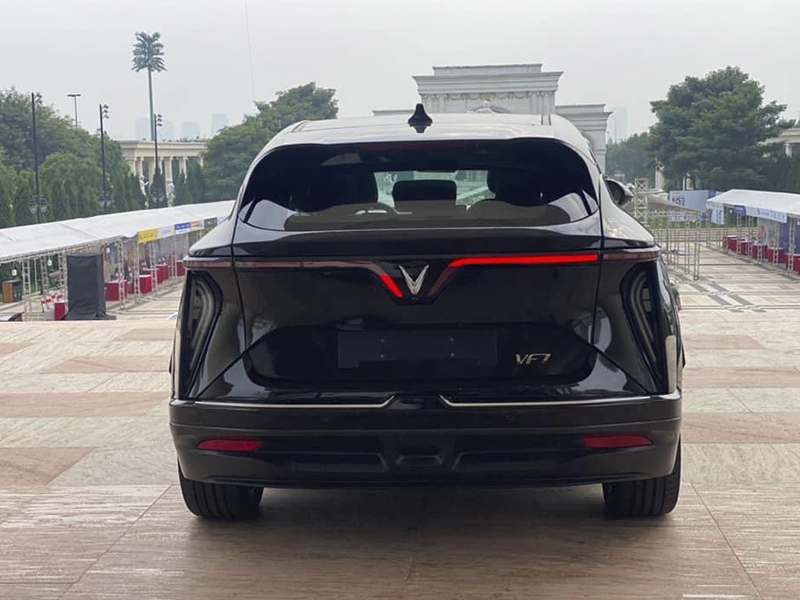 Hình ảnh đuôi xe Vinfast VF7
