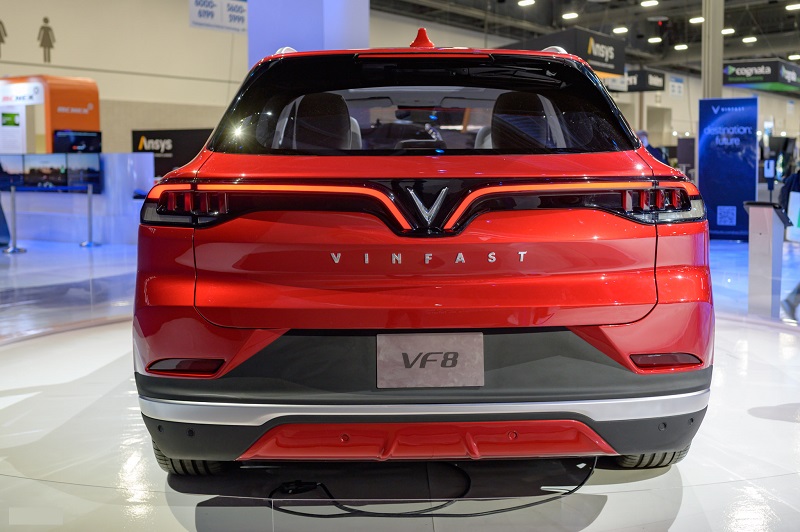 Hình ảnh đuôi xe Vinfast VF8